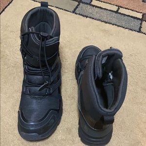 Looks like new north face boots